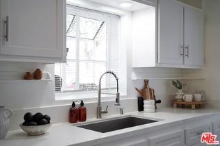 560 N Croft Ave - Photo 4 of 8