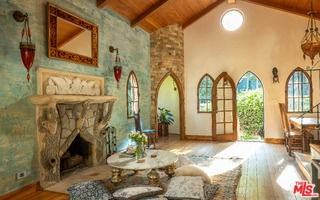 8978 Wonderland Park Ave - Photo 3 of 8