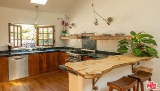 8978 Wonderland Park Ave - Photo 6 of 8