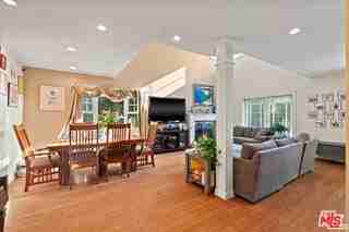 925 Dickson St - Photo 4 of 8