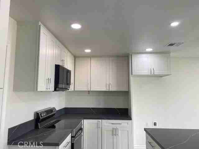 24621 Dardania Ave - Photo 2 of 8