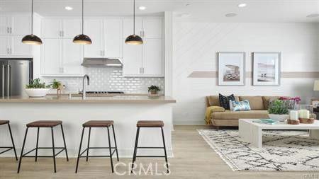 291 Novel - Photo 2 of 8