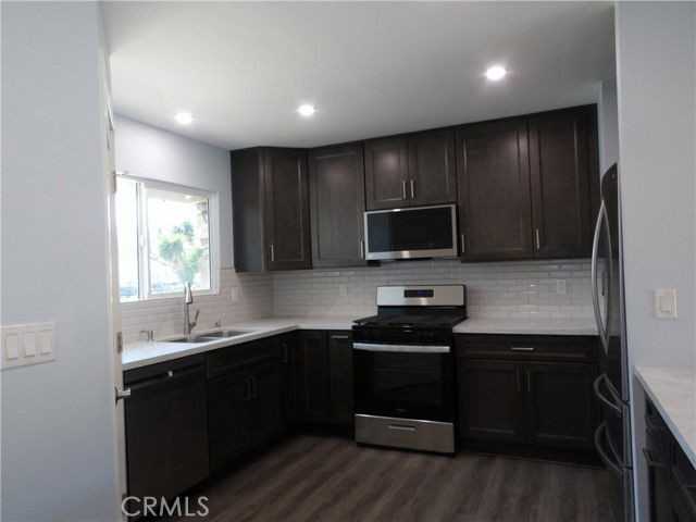 2737 Burly Ave - Photo 4 of 8