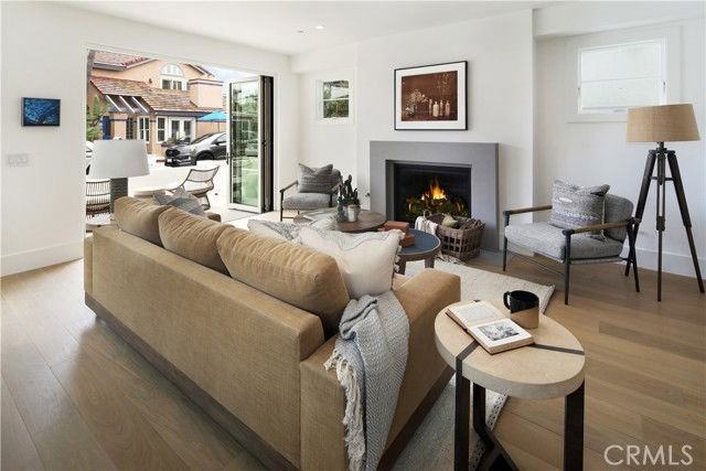 411 39th St - Photo 3 of 8