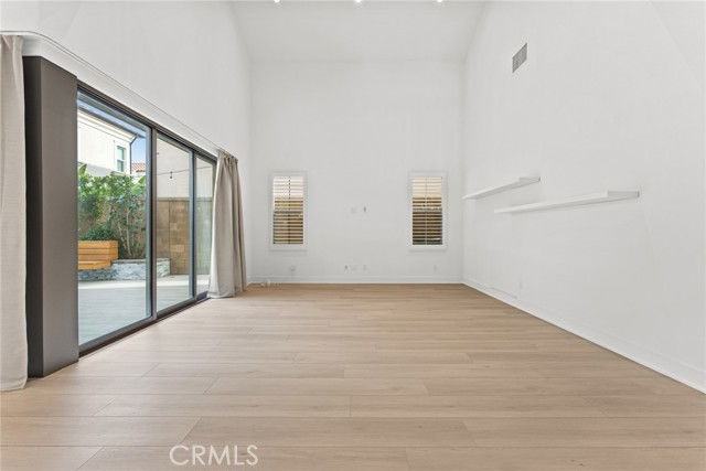 108 Yellow Iris - Photo 5 of 8