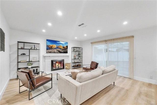 16129 Evans Cir - Photo 4 of 8