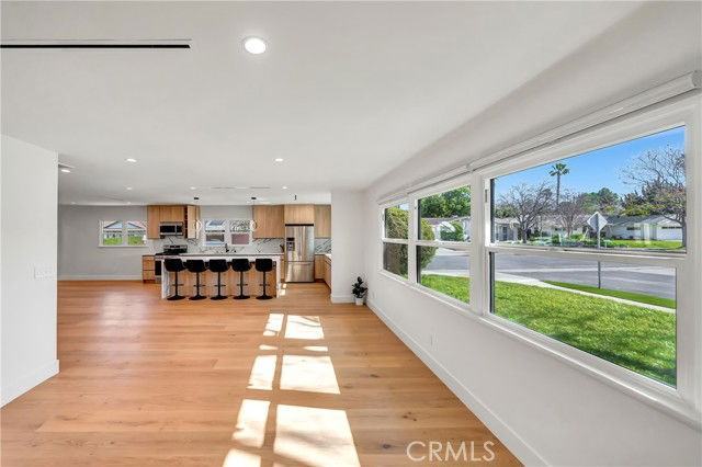 23635 Marylee St - Photo 3 of 8