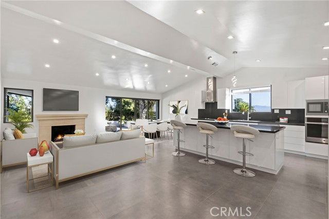 20509 Califa St - Photo 3 of 8