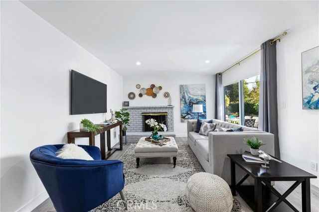 8356 Vanalden Ave - Photo 6 of 8