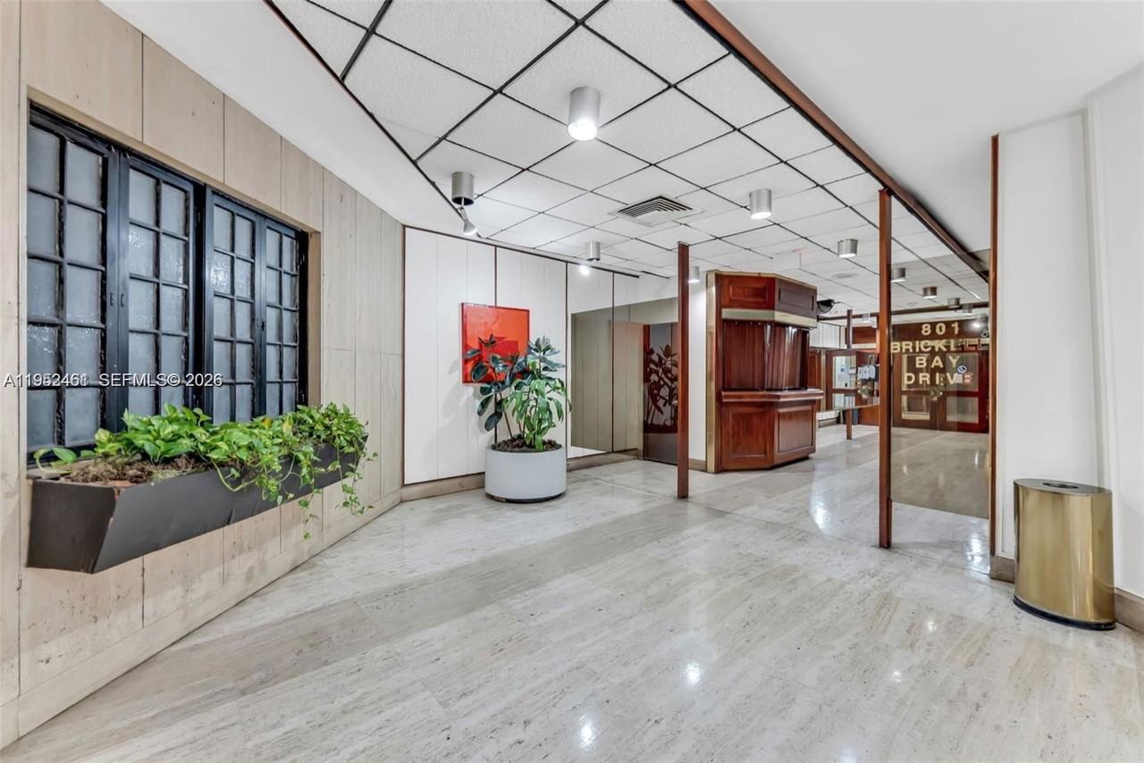 801 Brickell Bay Dr #2069 - Photo 3 of 8