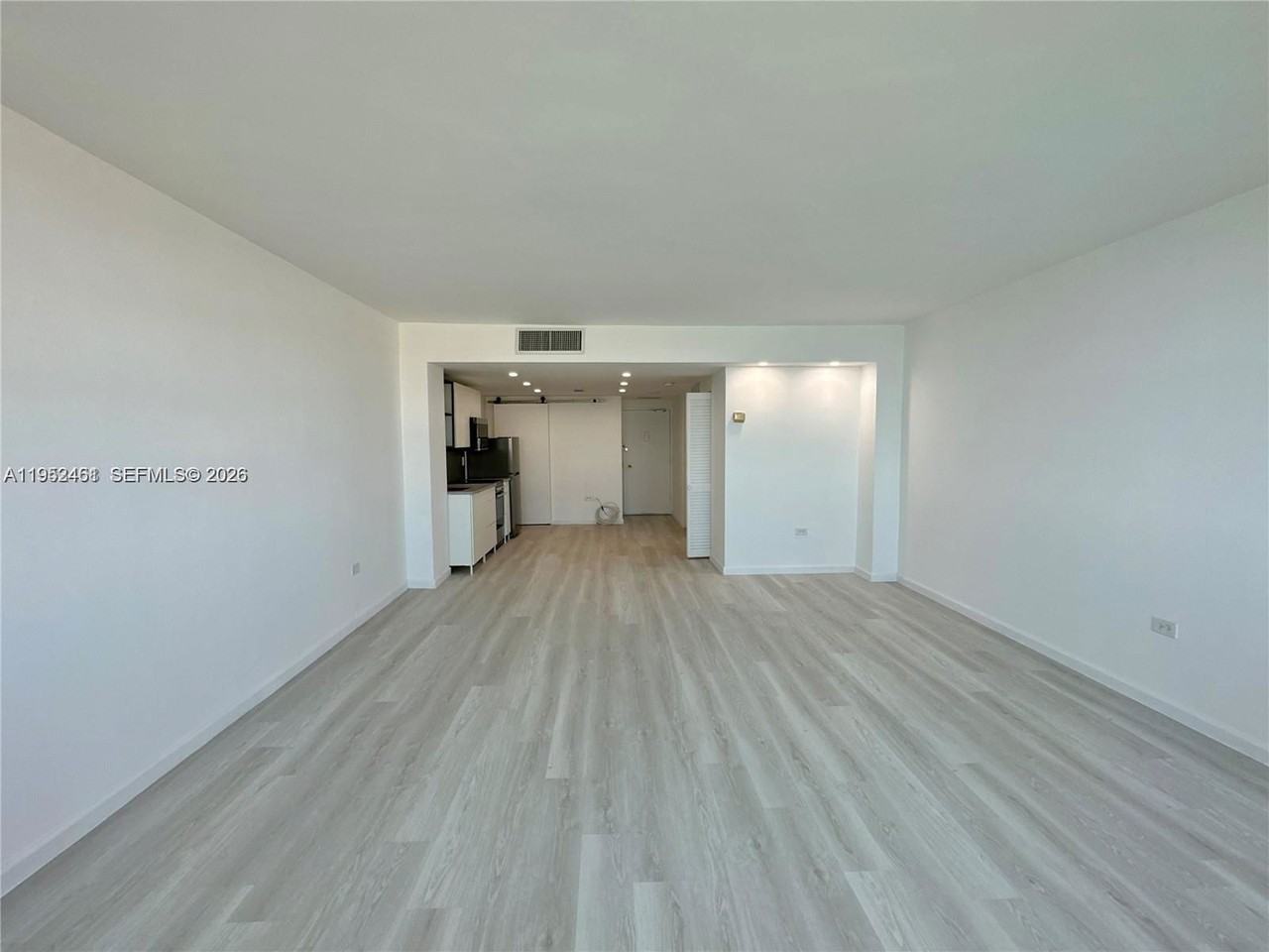 801 Brickell Bay Dr #2069 - Photo 5 of 8