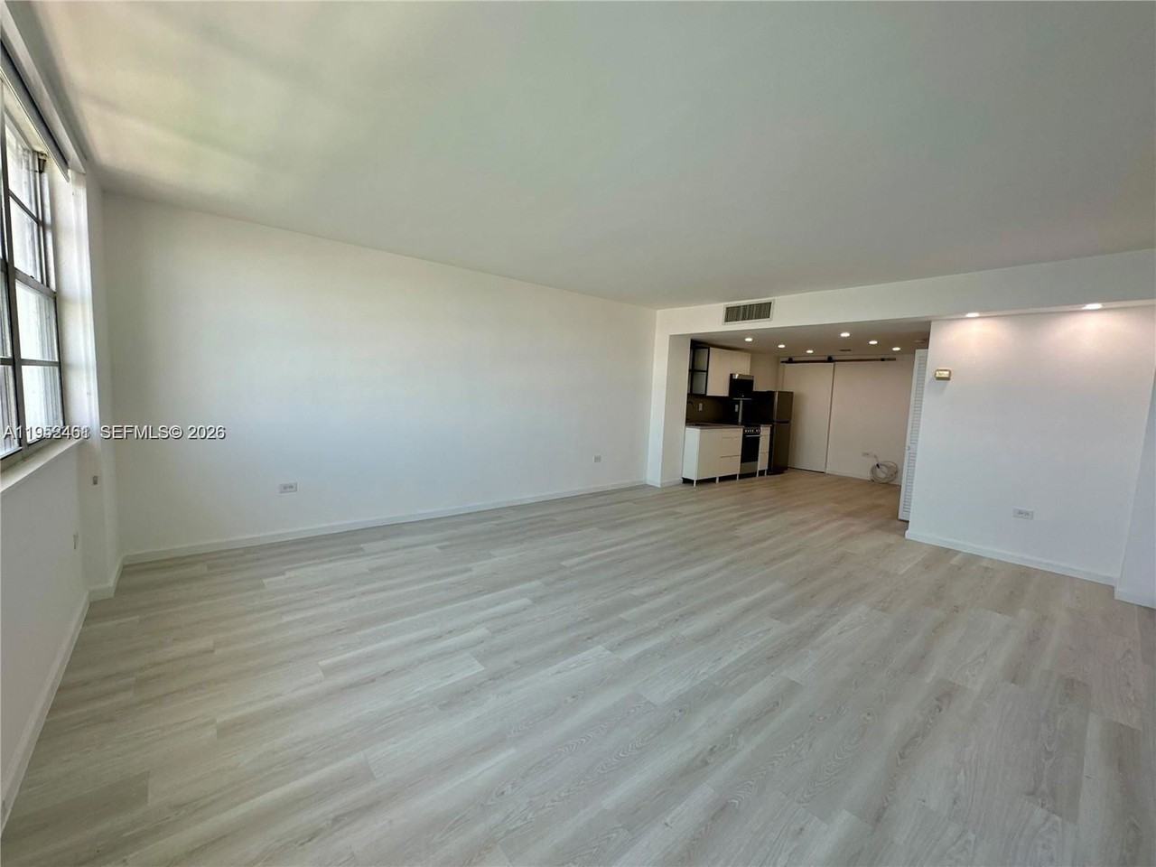 801 Brickell Bay Dr #2069 - Photo 6 of 8