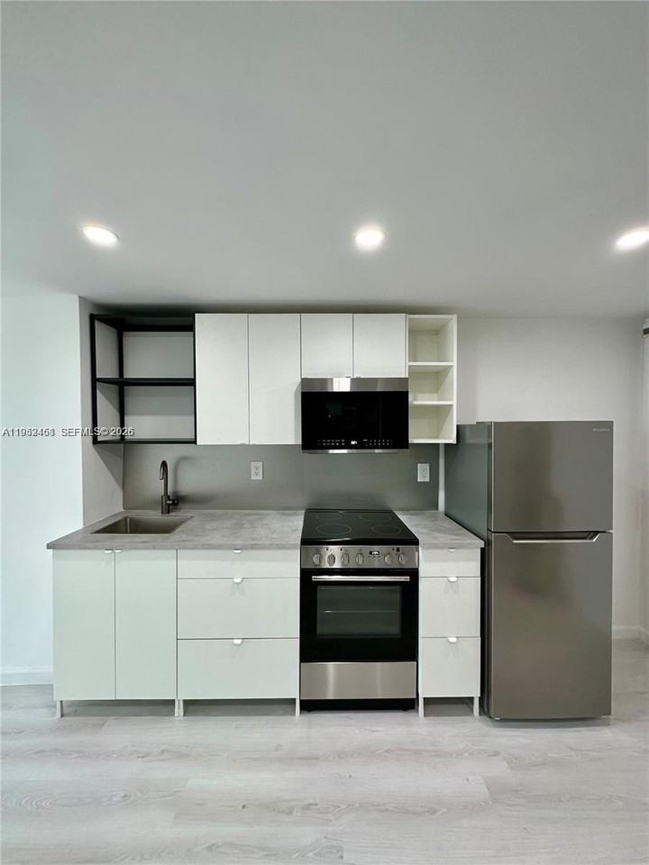 801 Brickell Bay Dr #2069 - Photo 7 of 8