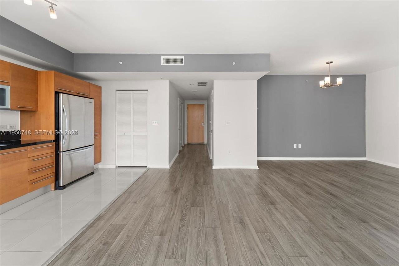 244 Biscayne Blvd #3507 - Photo 5 of 8