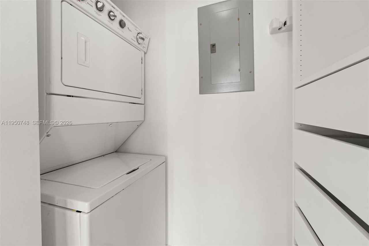 244 Biscayne Blvd #3507 - Photo 6 of 8