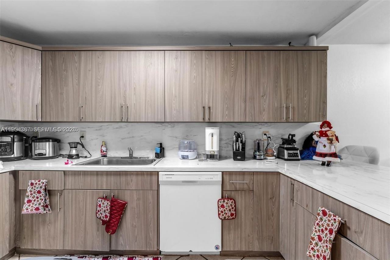 10000 Nw 80th Ave #2226 - Photo 2 of 8