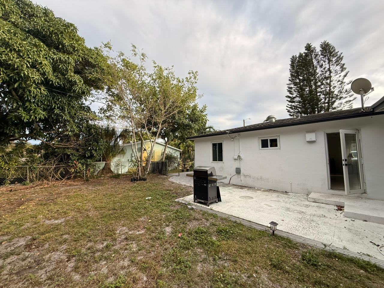 Greenbriar Dr - Photo 4 of 7