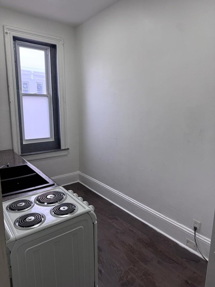 Edmondson Ave - Photo 2 of 4