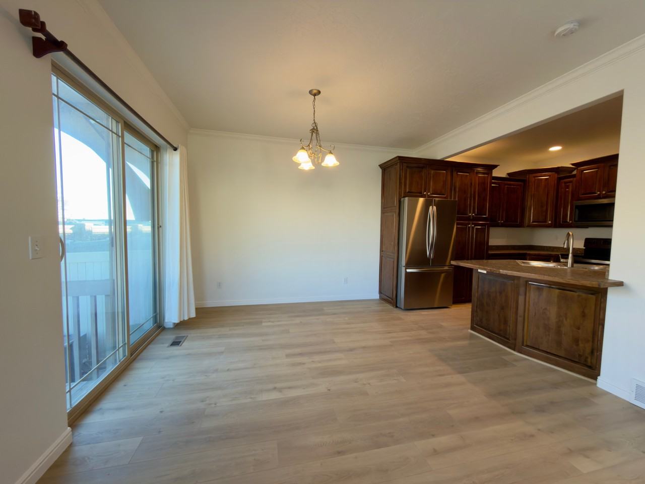 664 E St - Photo 7 of 45