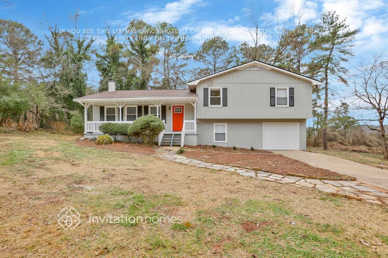 388 Stockwood Dr - Photo 2 of 24