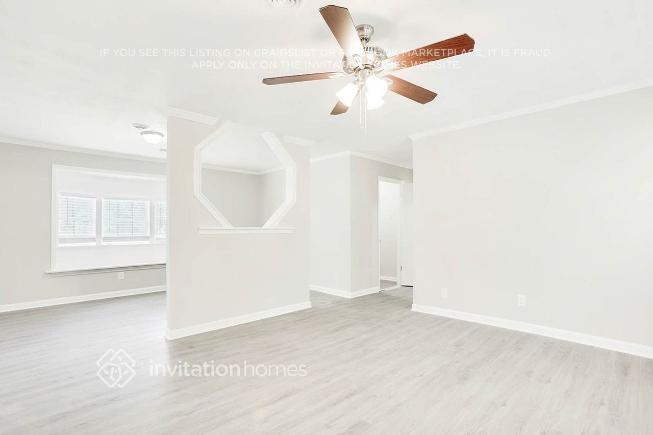 6823 Springwood Dr - Photo 4 of 23