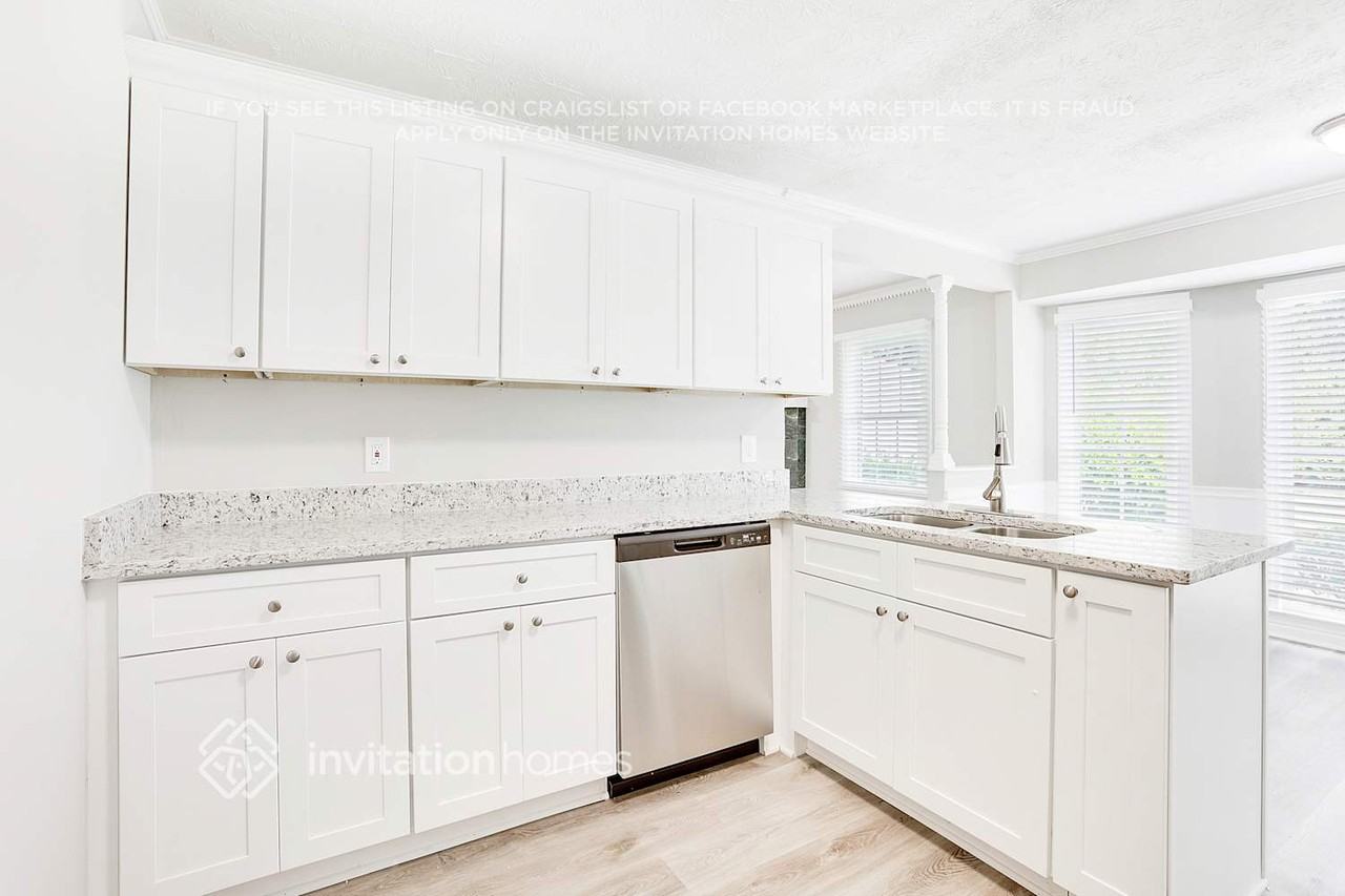 562 Rollingwood Dr - Photo 5 of 14