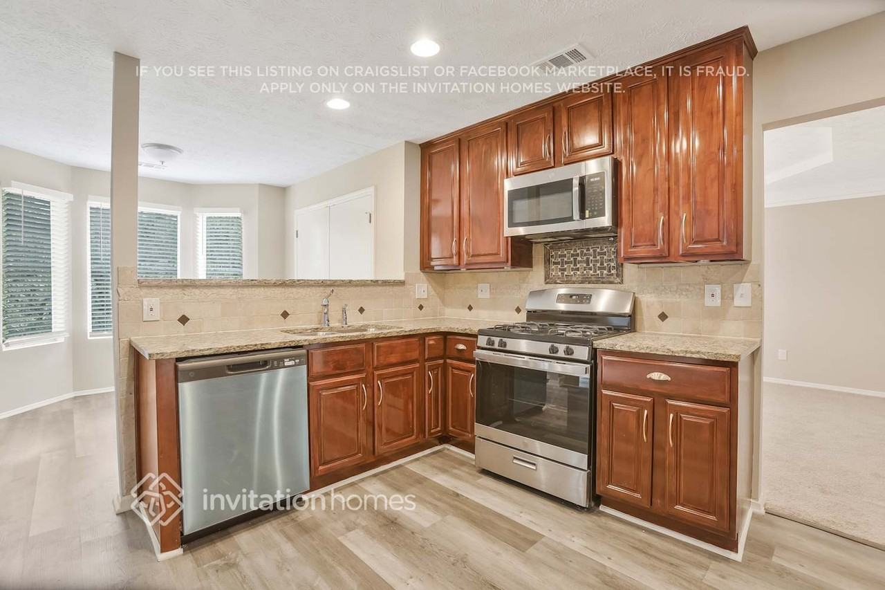 5308 Bridgewater Trce - Photo 3 of 25