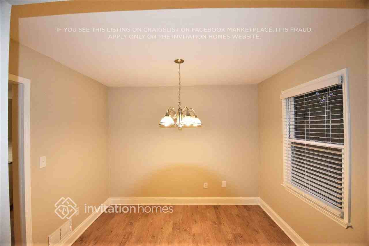 1820 Suwanee Ridge Ct - Photo 5 of 11