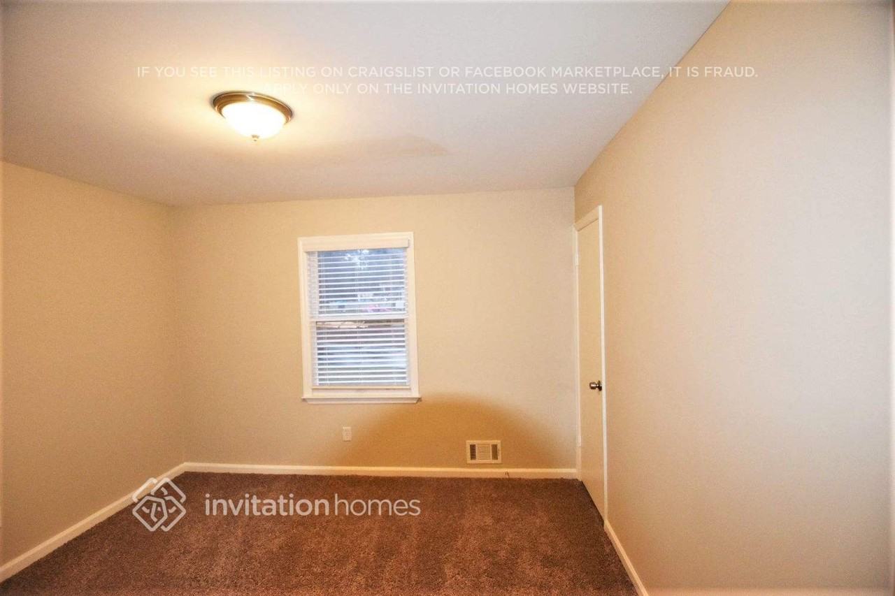 1820 Suwanee Ridge Ct - Photo 7 of 11