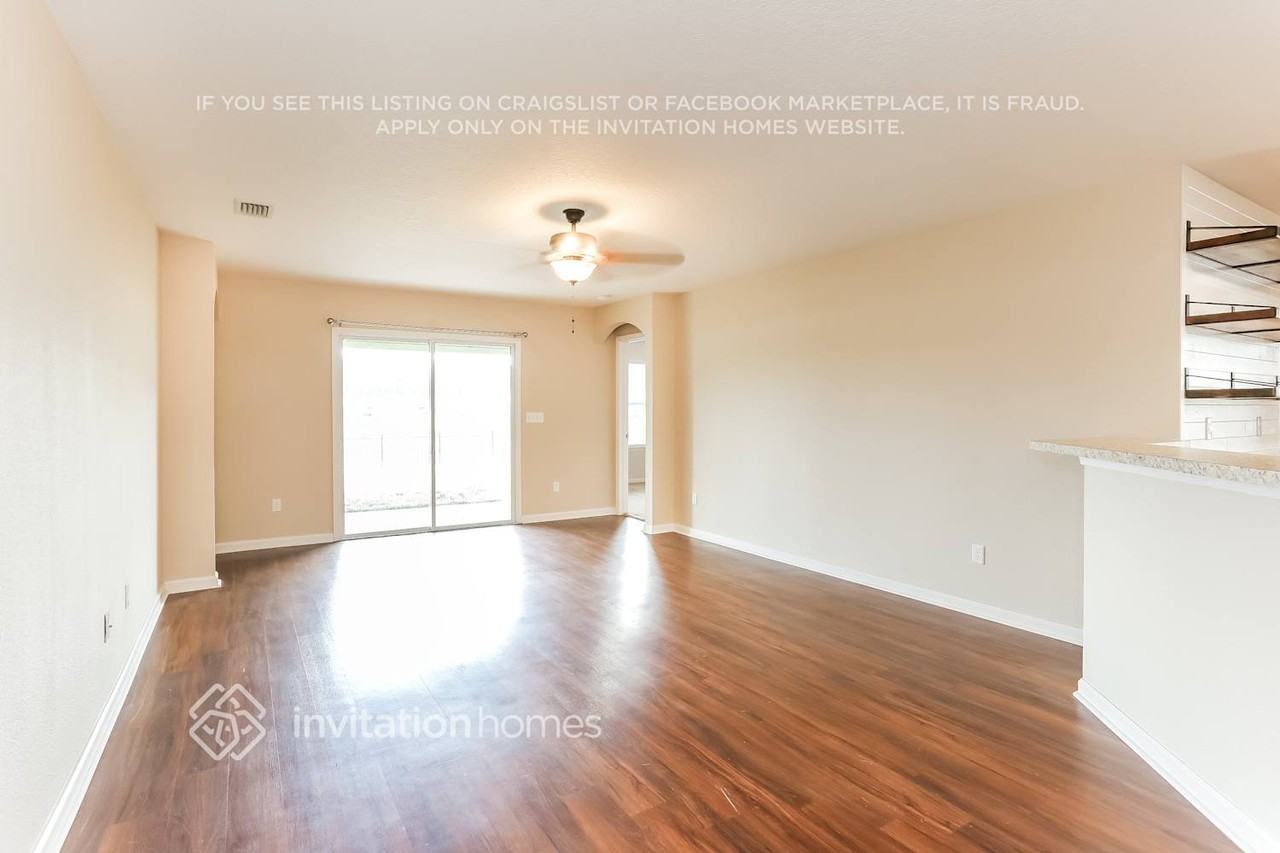 77020 Hardwood Ct - Photo 3 of 16