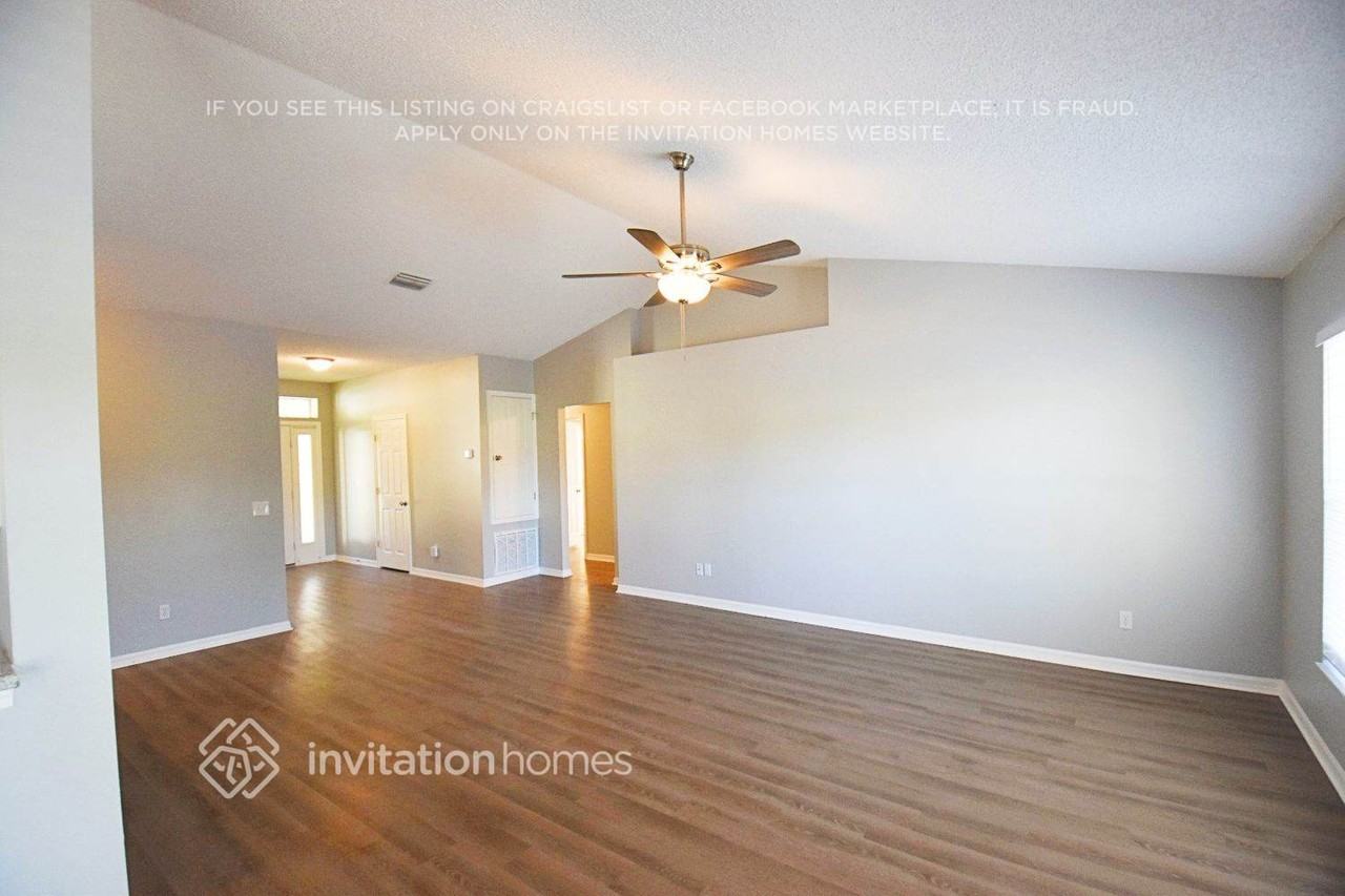 1085 Kingfisher Way - Photo 3 of 17