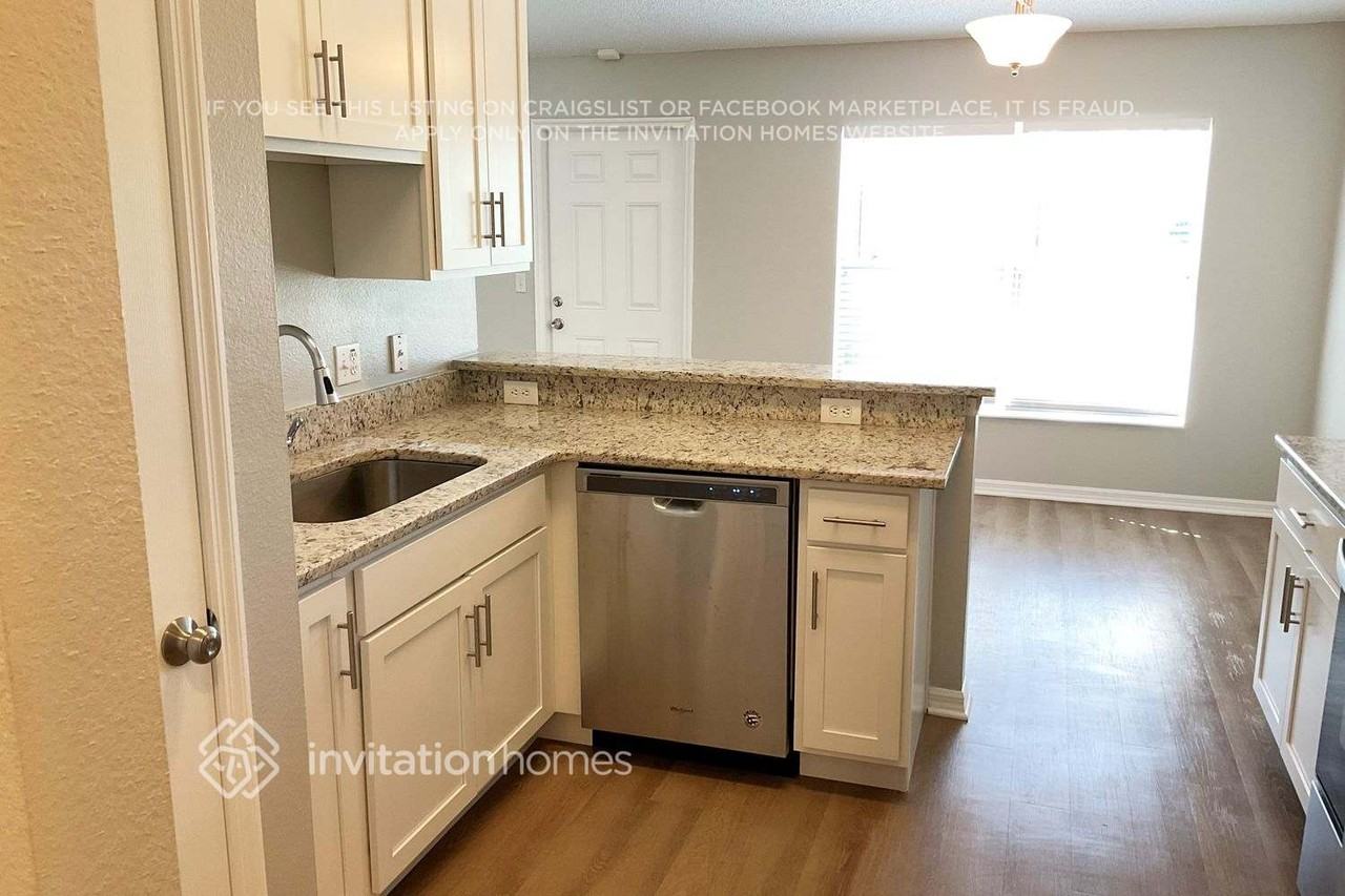 1085 Kingfisher Way - Photo 7 of 17