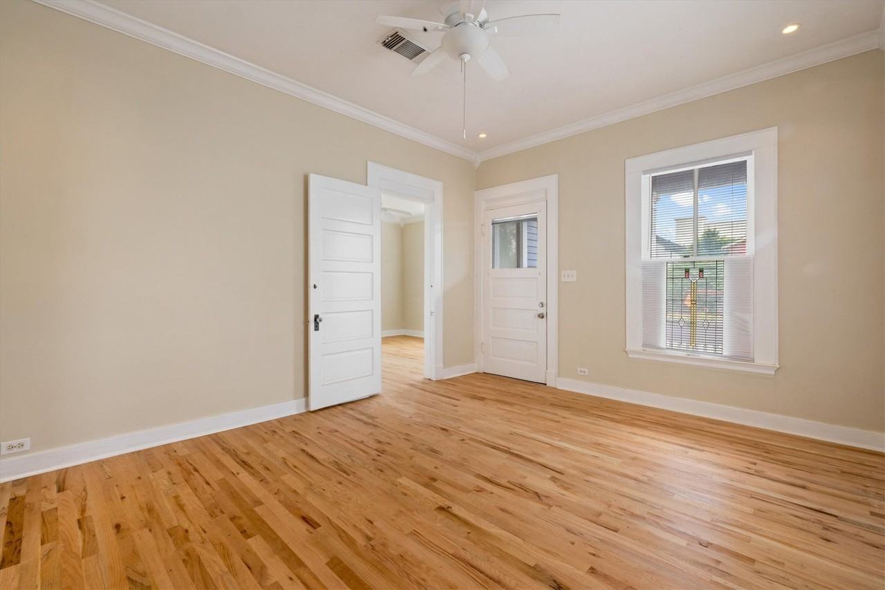 1710 Avenue O - Photo 4 of 31