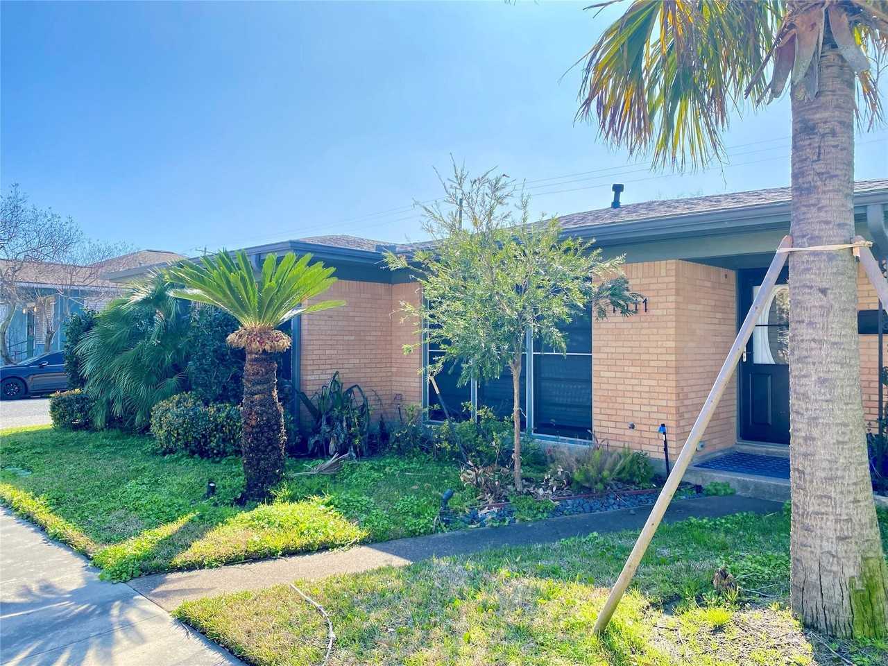 1311 Milam Dr - Photo 2 of 21