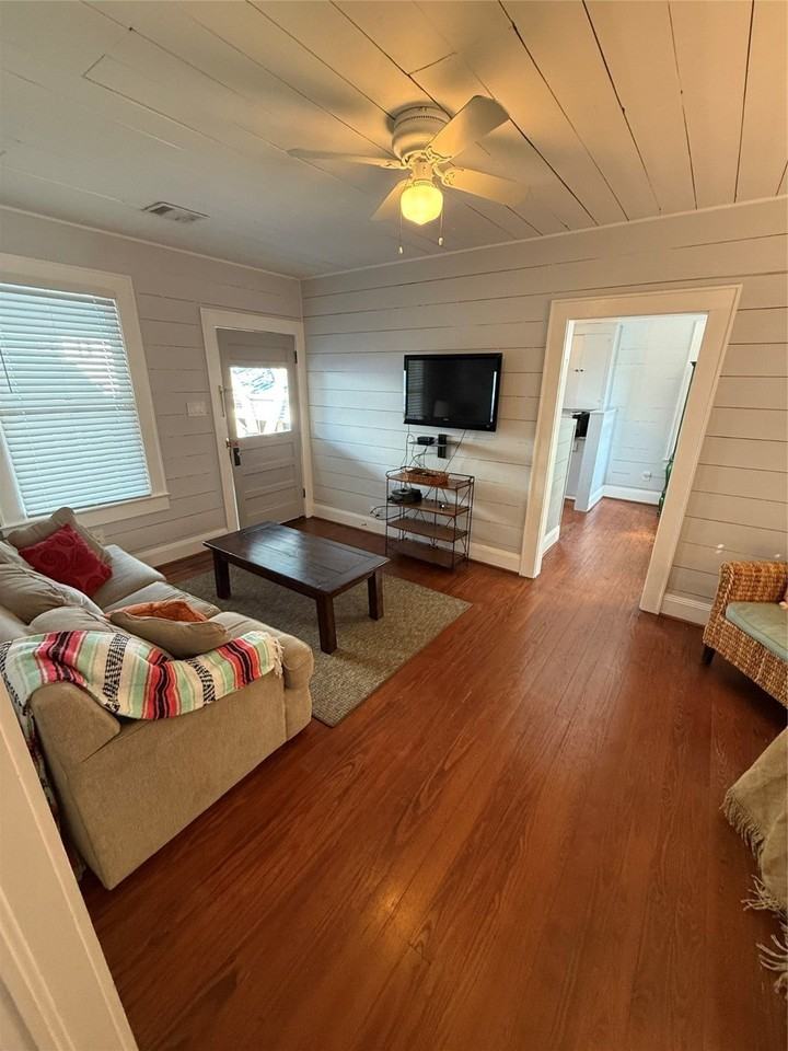 2007 Avenue M Rear - Photo 2 of 14