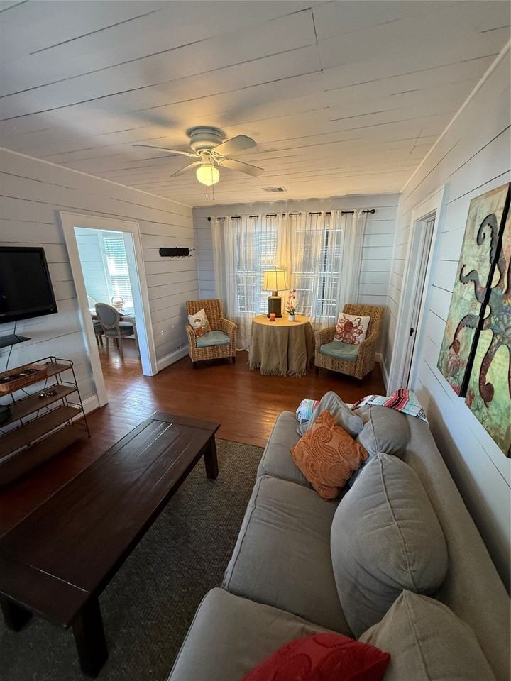 2007 Avenue M Rear - Photo 3 of 14