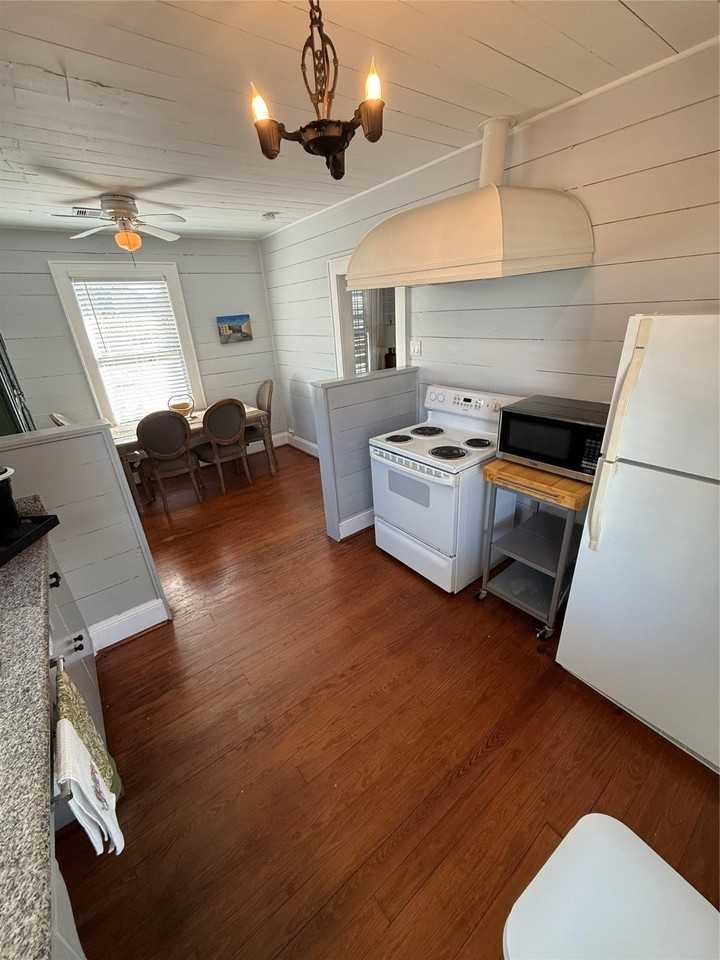 2007 Avenue M Rear - Photo 5 of 14