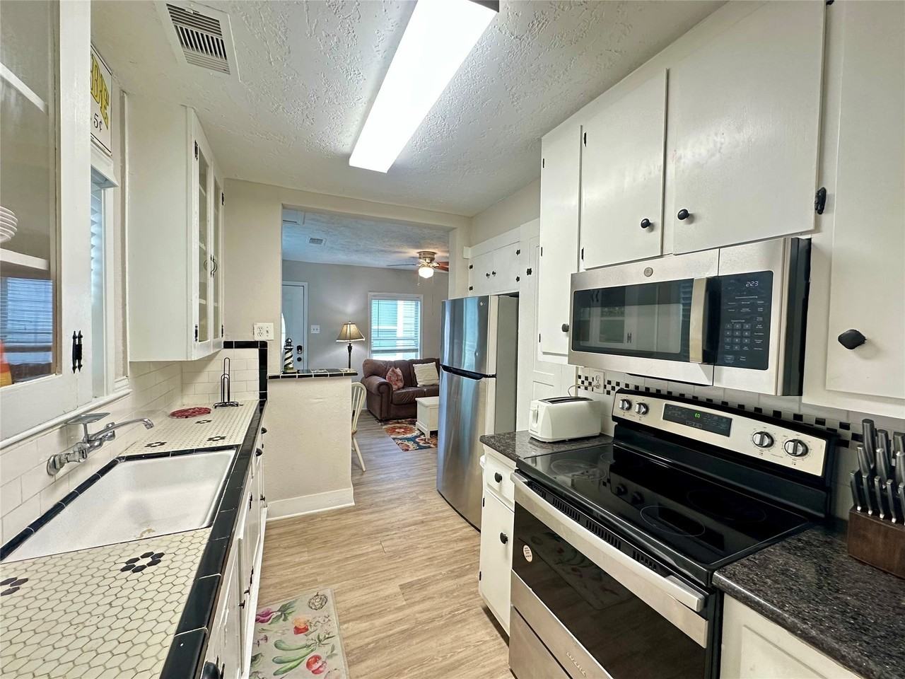 1701 17th St - Photo 5 of 13