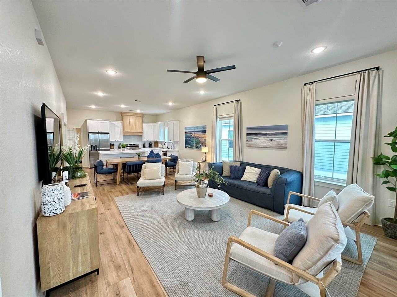 2503 103rd St - Photo 3 of 20