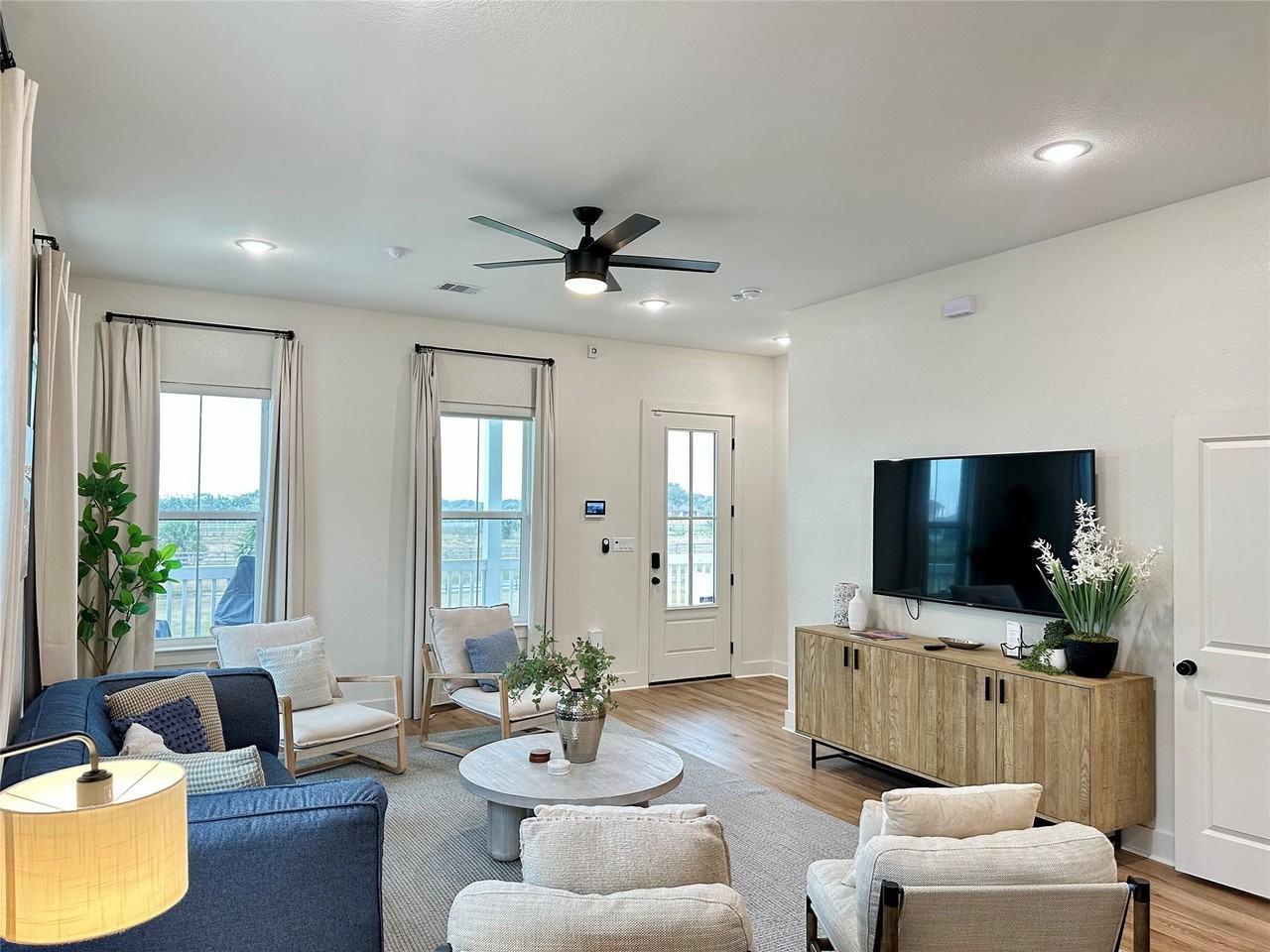 2503 103rd St - Photo 5 of 20