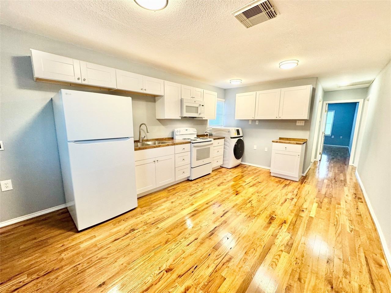 6203 Avenue P 1/2 - Photo 7 of 24