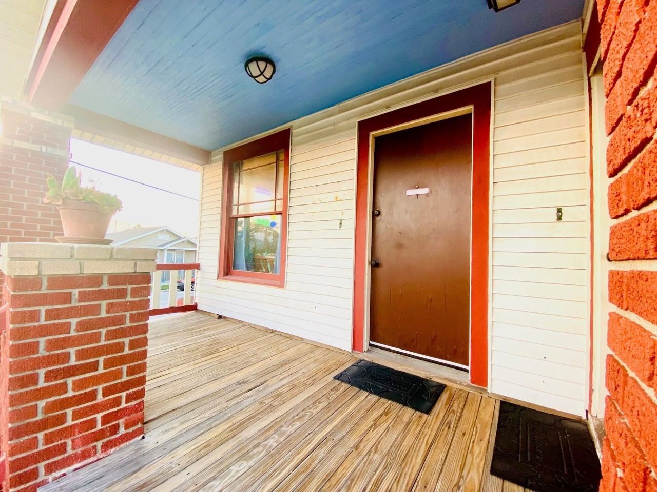 2528 Avenue Q 1/2 - Photo 3 of 14