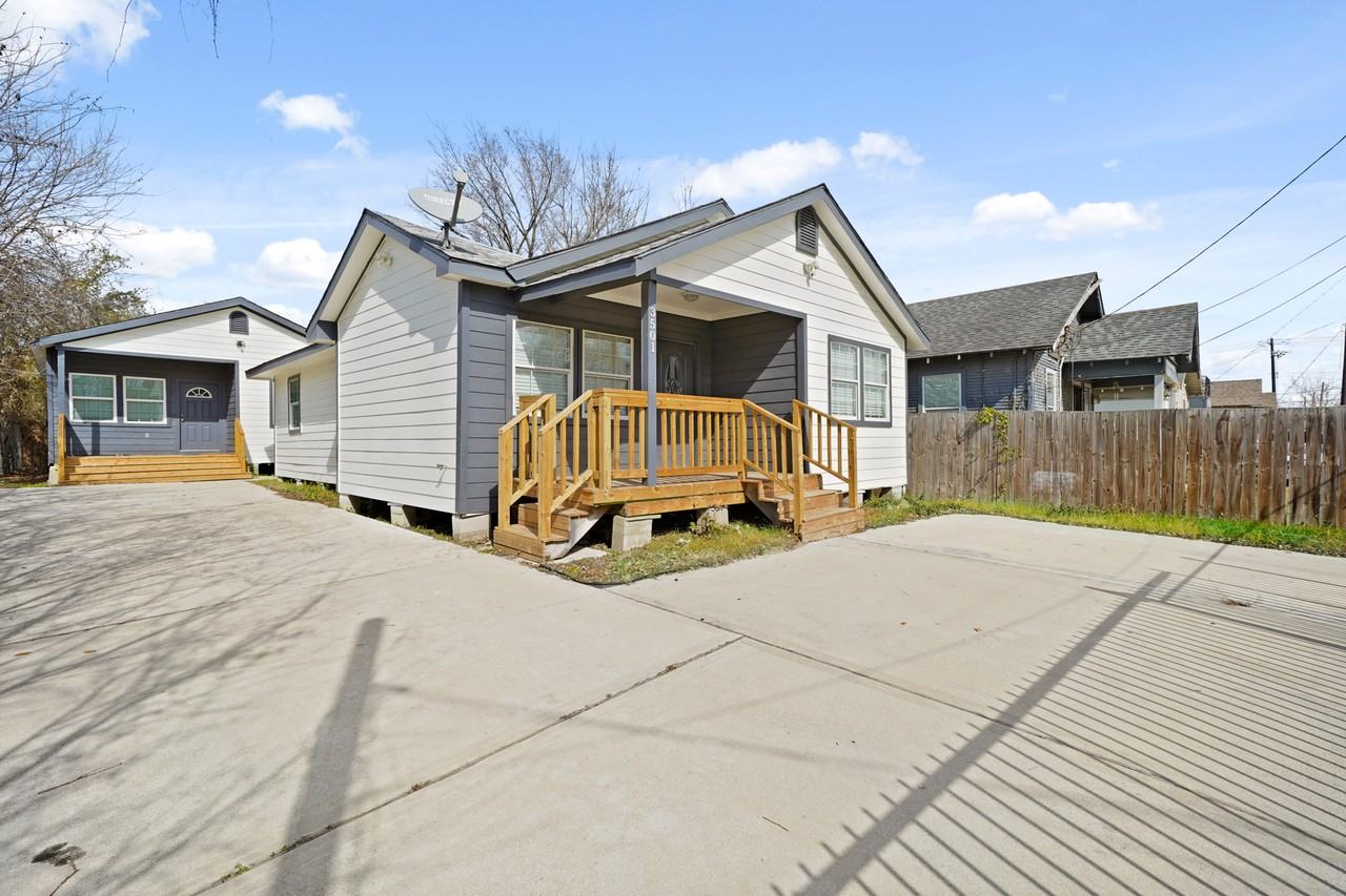 3501 Farmer St #1 - Photo 2 of 26