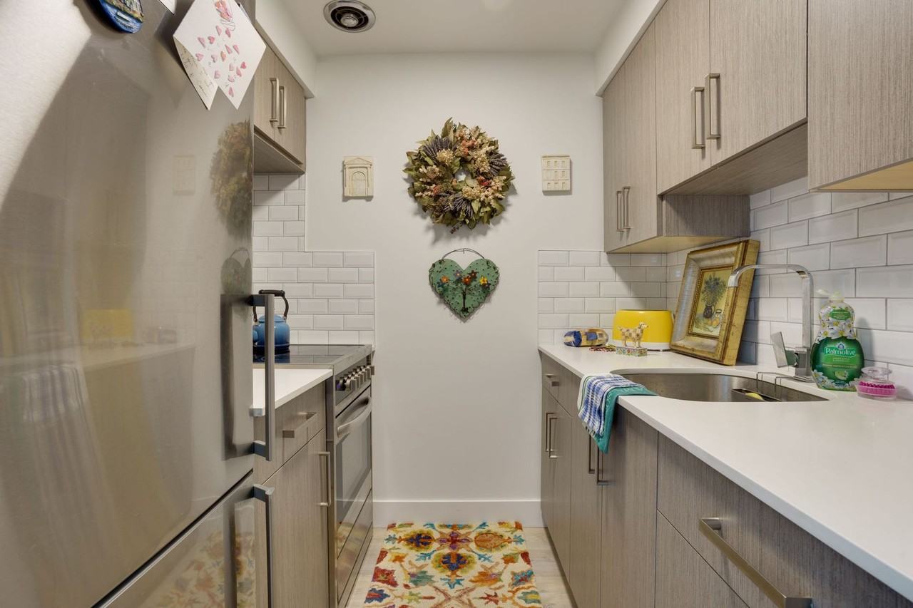 1537 Burnaby Street #101 - Photo 4 of 11