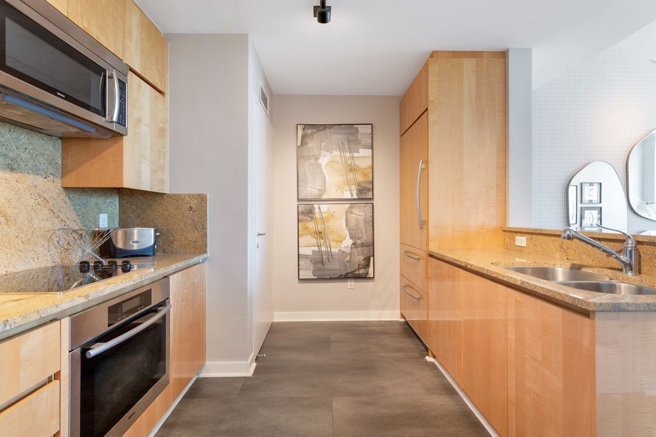 50 South Pointe Drive - 609Apt 609 #609 - Photo 2 of 15