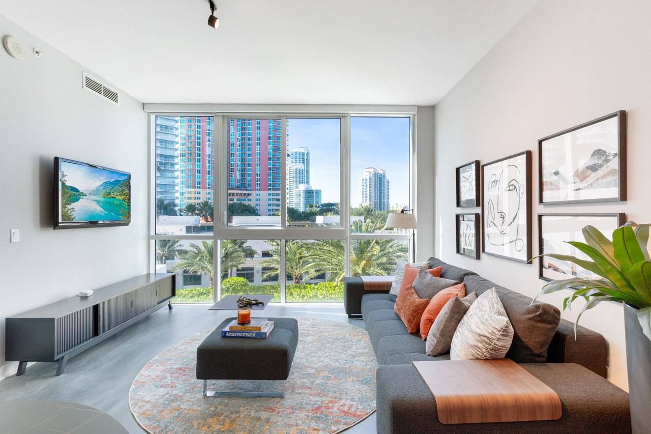 50 South Pointe Drive - 609Apt 609 #609 - Photo 5 of 15