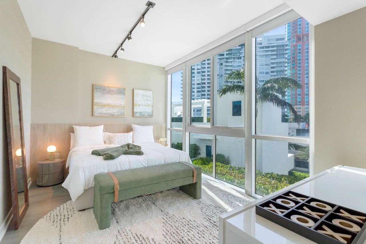 50 South Pointe Drive - 609Apt 609 #609 - Photo 7 of 15