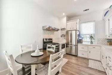 1015 26th St - Photo 4 of 28