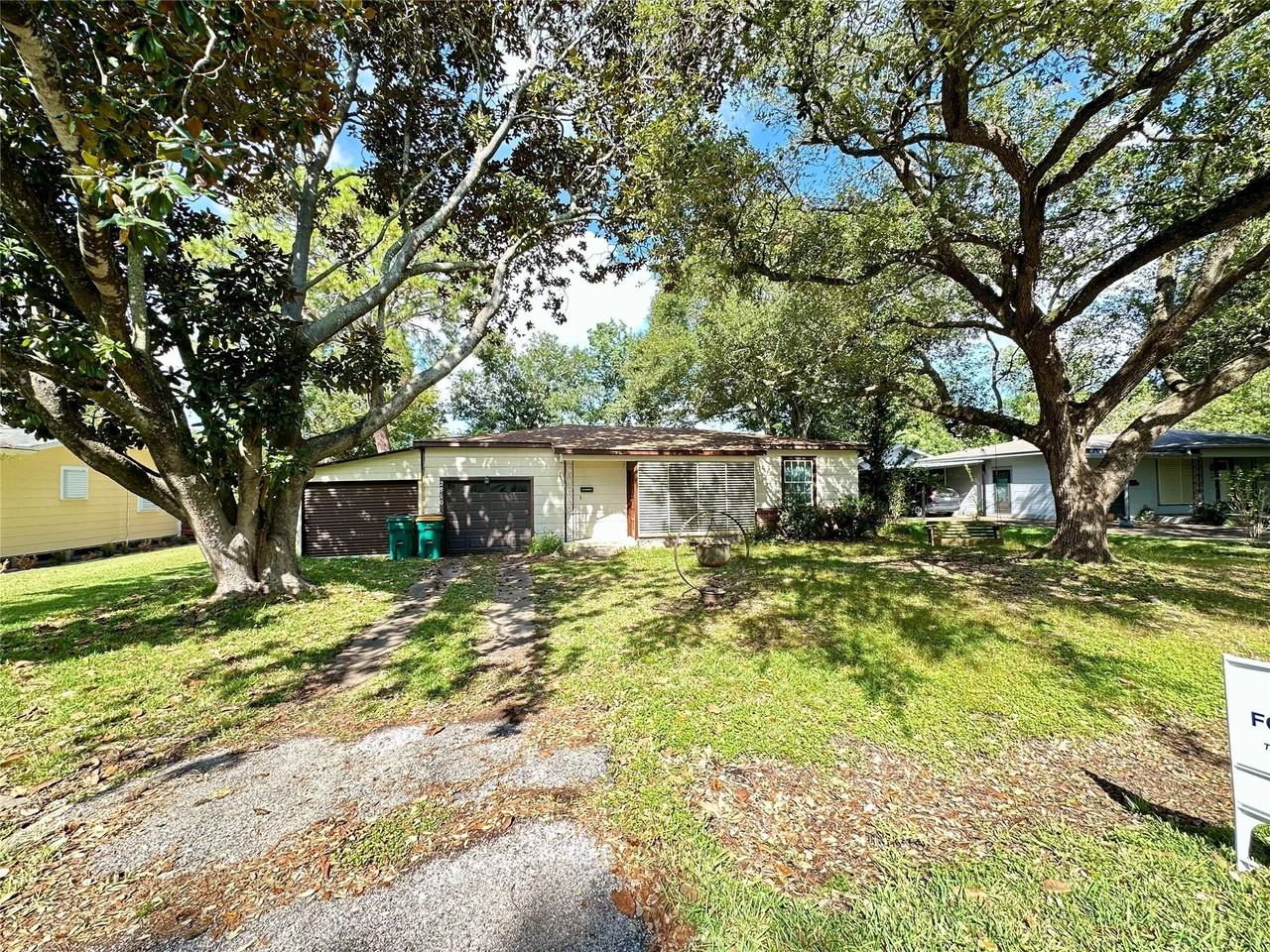 2810 N Houston Dr - Photo 2 of 19