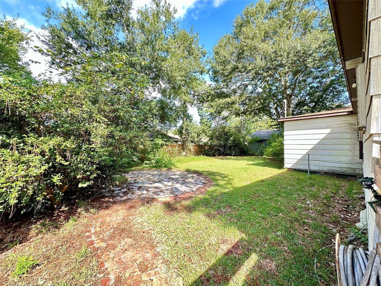 2810 N Houston Dr - Photo 4 of 19